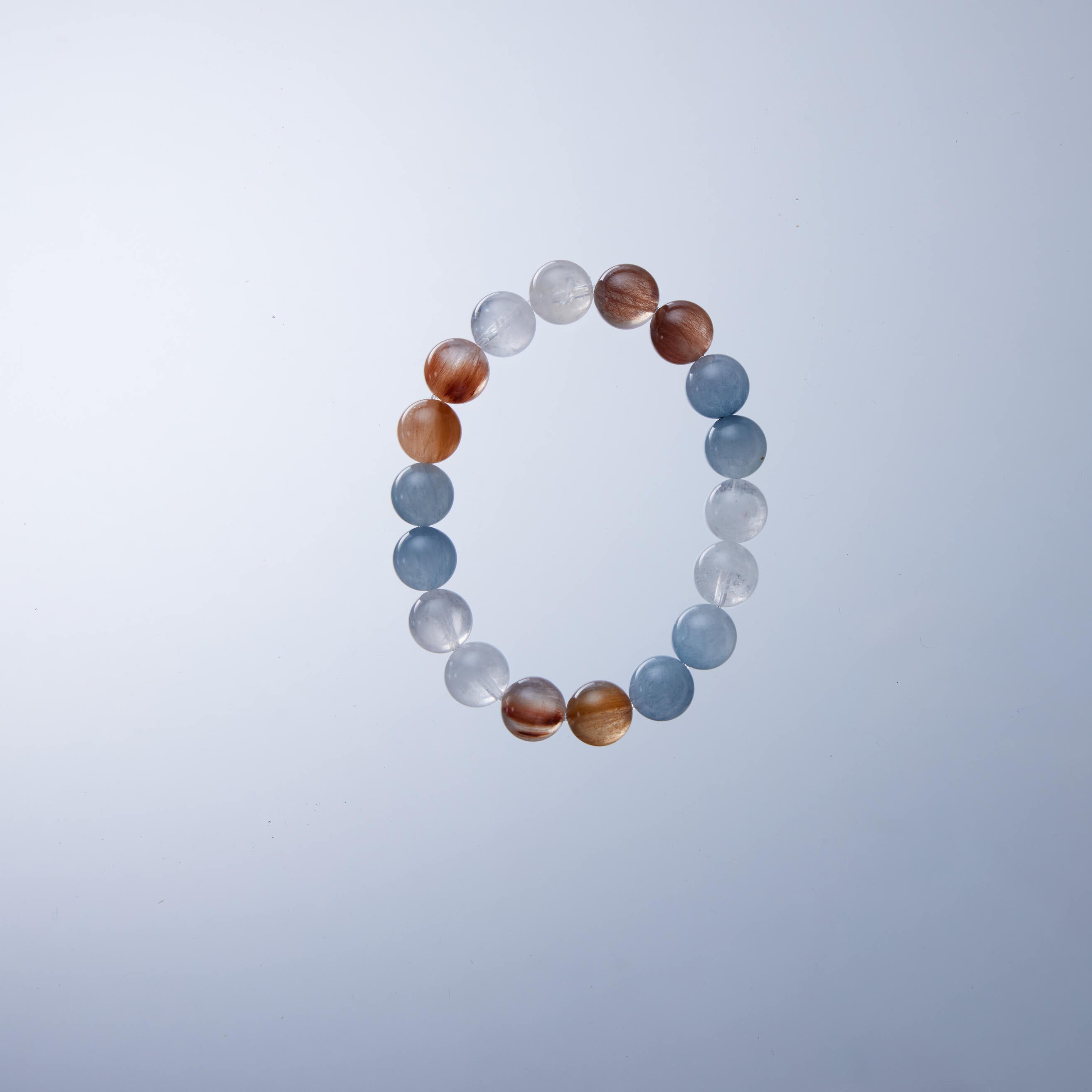 高品彩兔毛水晶手鏈｜德梅拉棕 × 莫蘭迪溫柔藍 × 白兔毛拉絲｜貴氣聚財 × 能量守護