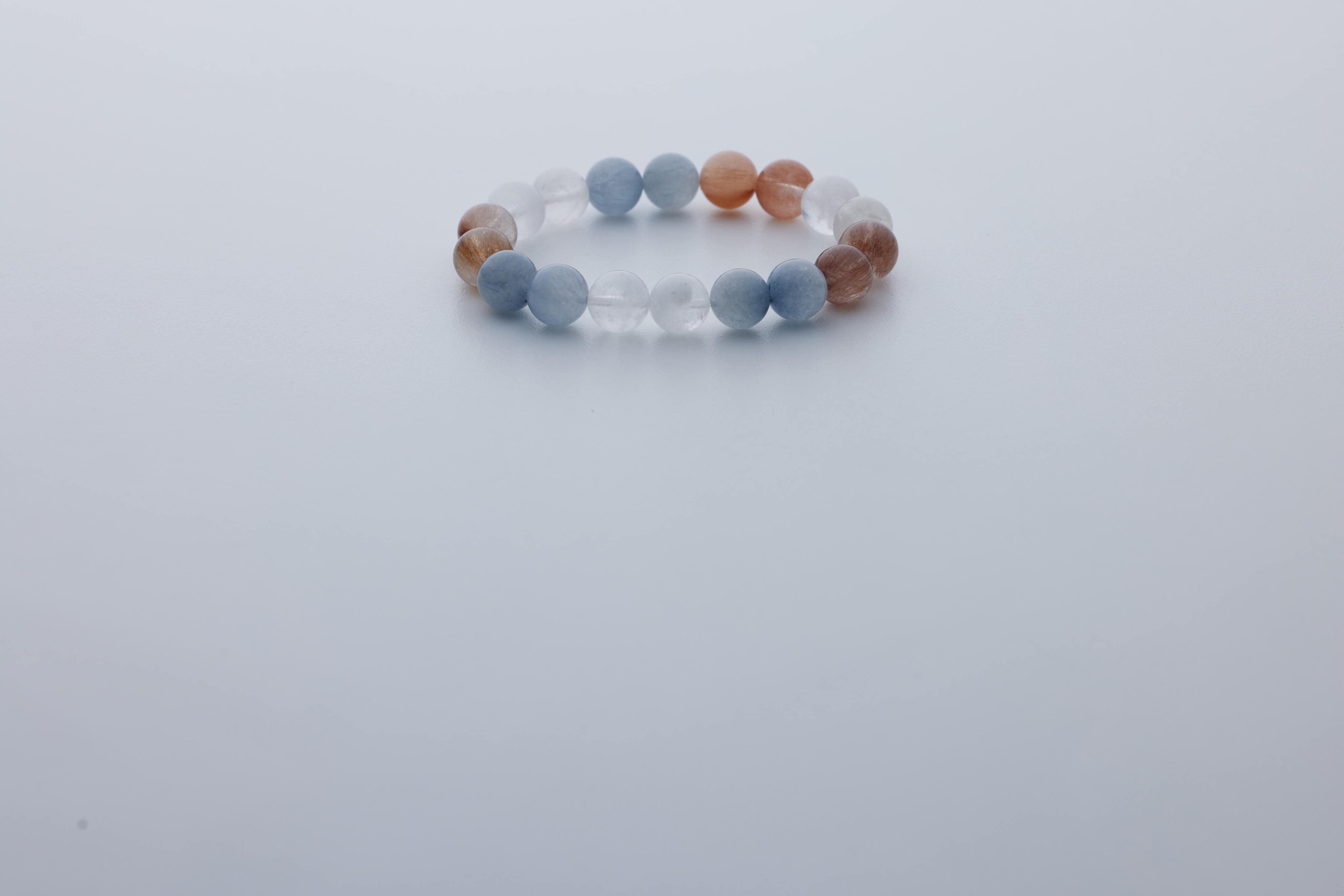 高品彩兔毛水晶手鏈｜德梅拉棕 × 莫蘭迪溫柔藍 × 白兔毛拉絲｜貴氣聚財 × 能量守護