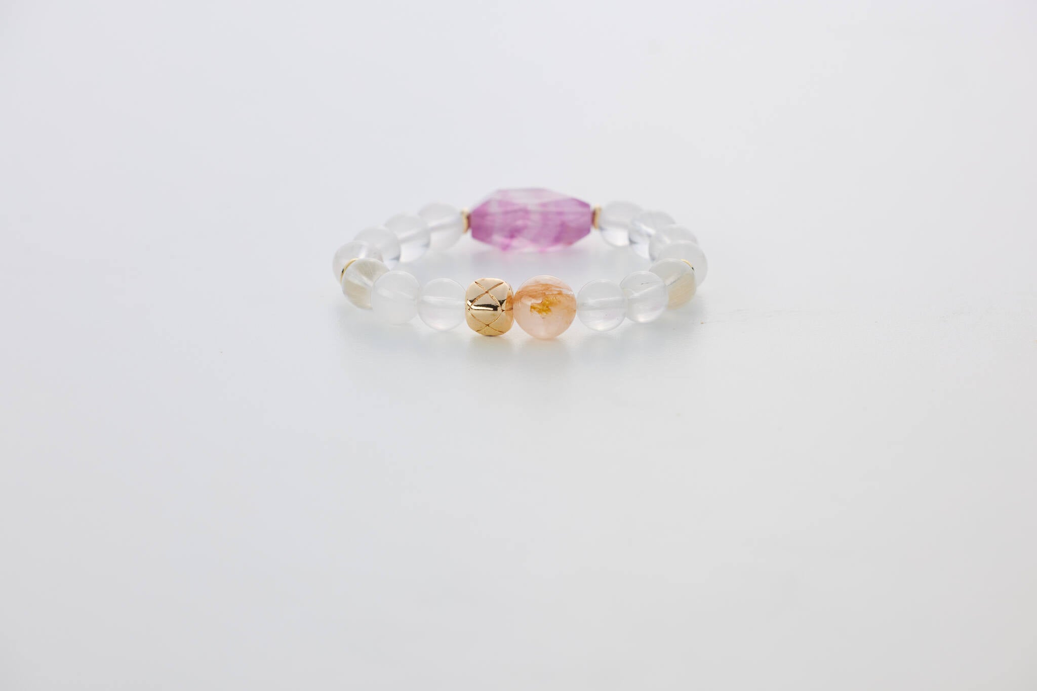 瓔珞｜白兔毛水晶 × 紫彩螢石 ｜腕間的靈韻，心靈的守護