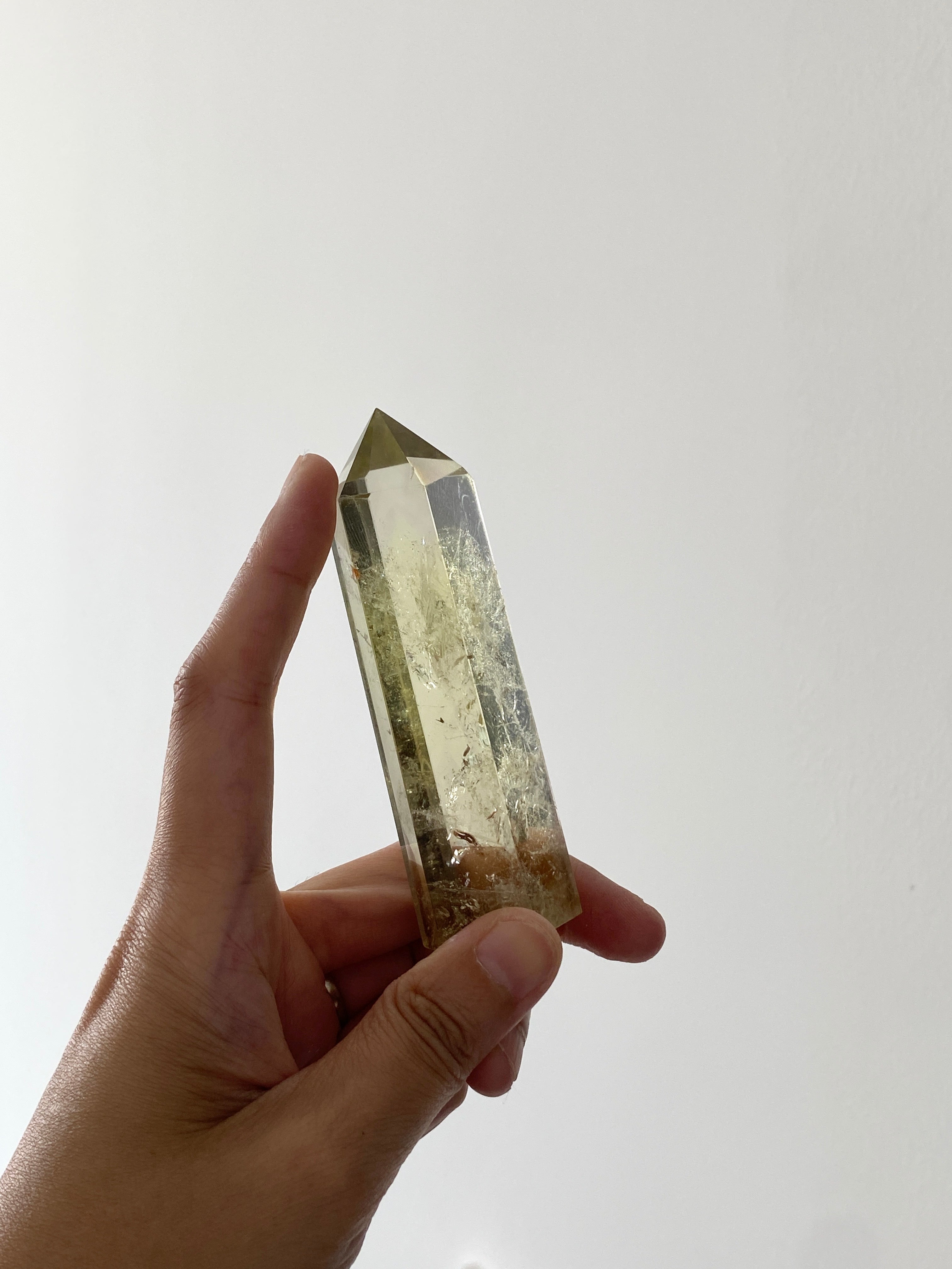 限量典藏｜高品巴西黃茶晶水晶柱｜黑金光影之境｜招財聚財