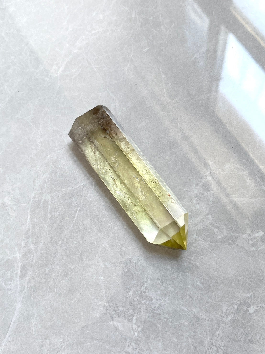 限量典藏｜高品巴西黃茶晶水晶柱｜黑金光影之境｜招財聚財