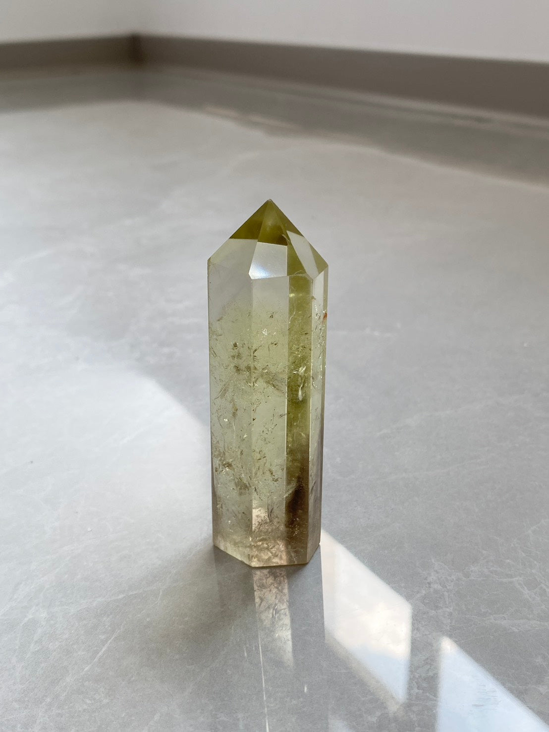 限量典藏｜高品巴西黃茶晶水晶柱｜黑金光影之境｜招財聚財