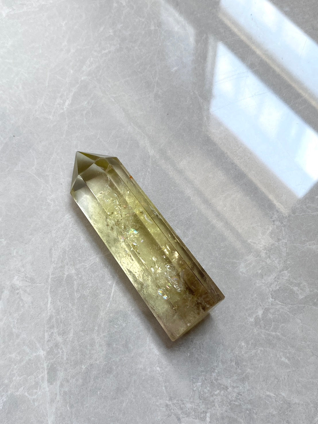 限量典藏｜高品巴西黃茶晶水晶柱｜黑金光影之境｜招財聚財