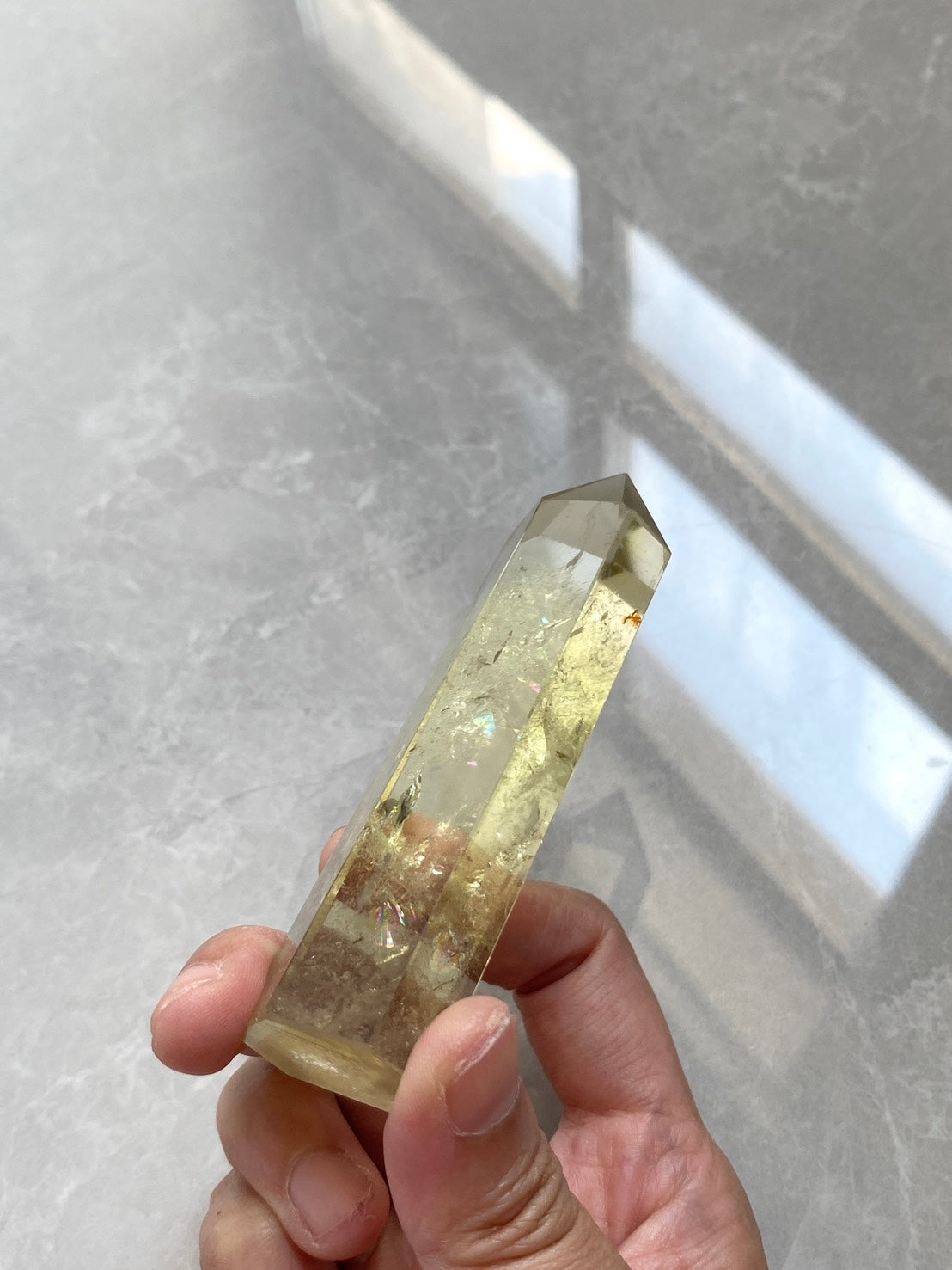 限量典藏｜高品巴西黃茶晶水晶柱｜黑金光影之境｜招財聚財