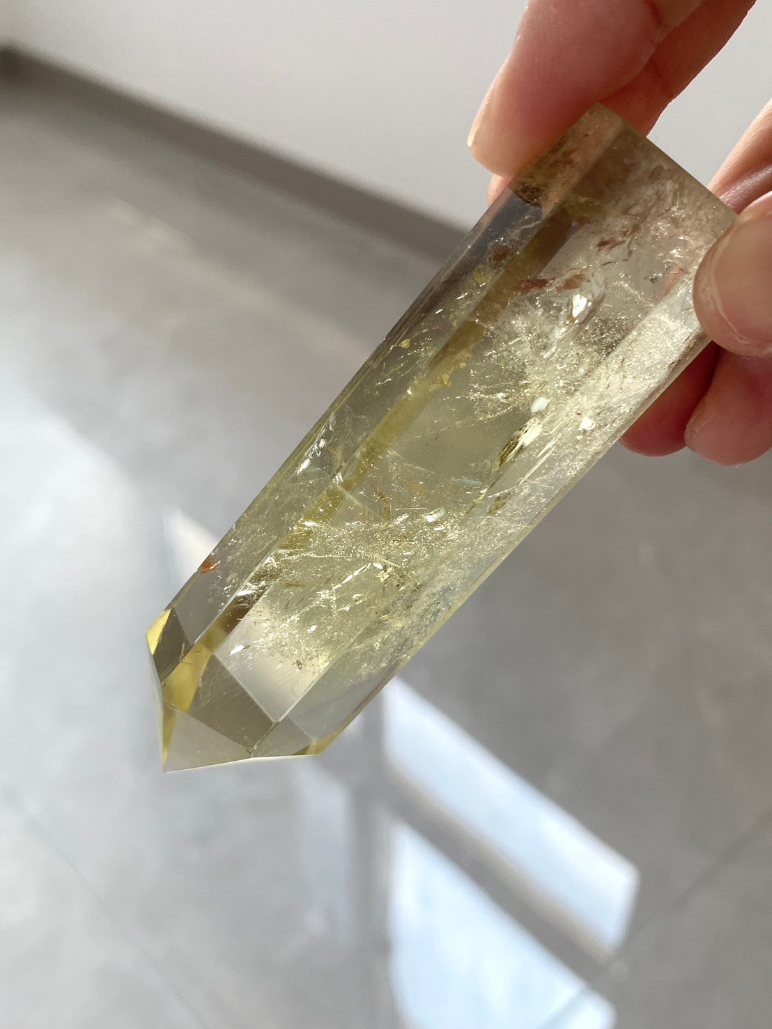 限量典藏｜高品巴西黃茶晶水晶柱｜黑金光影之境｜招財聚財