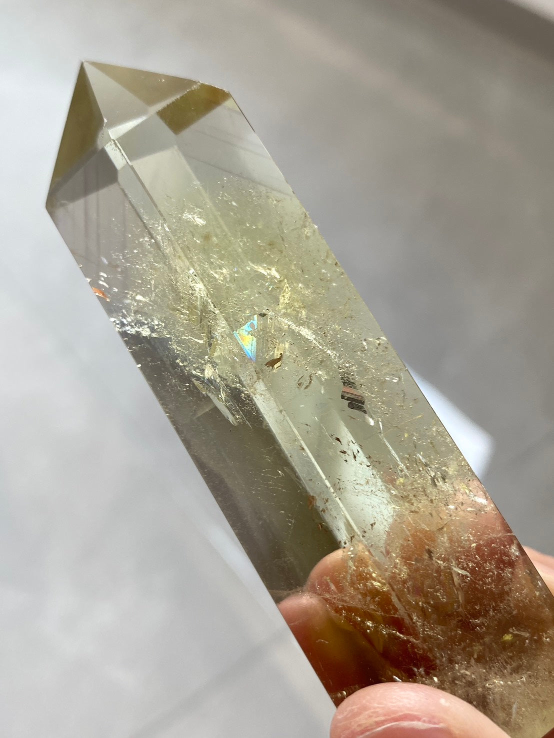 限量典藏｜高品巴西黃茶晶水晶柱｜黑金光影之境｜招財聚財